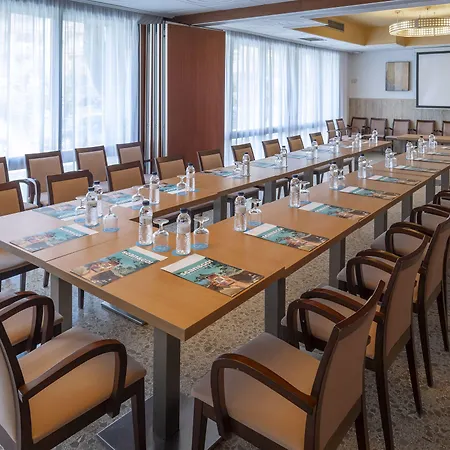 Ght Oasis Park & Hotell 4*