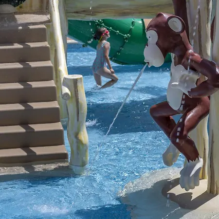 Ght Oasis Park & 4*